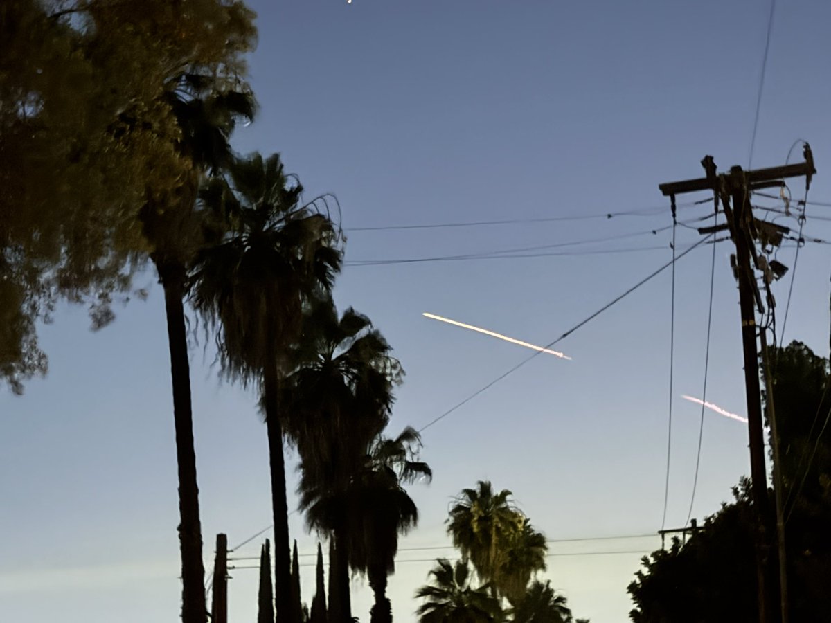 ShayneB52's tweet image. Watched the Space X launch last night from my back yard. That’s the fence line for March ARB my neighbor 😬🇺🇸🇺🇸