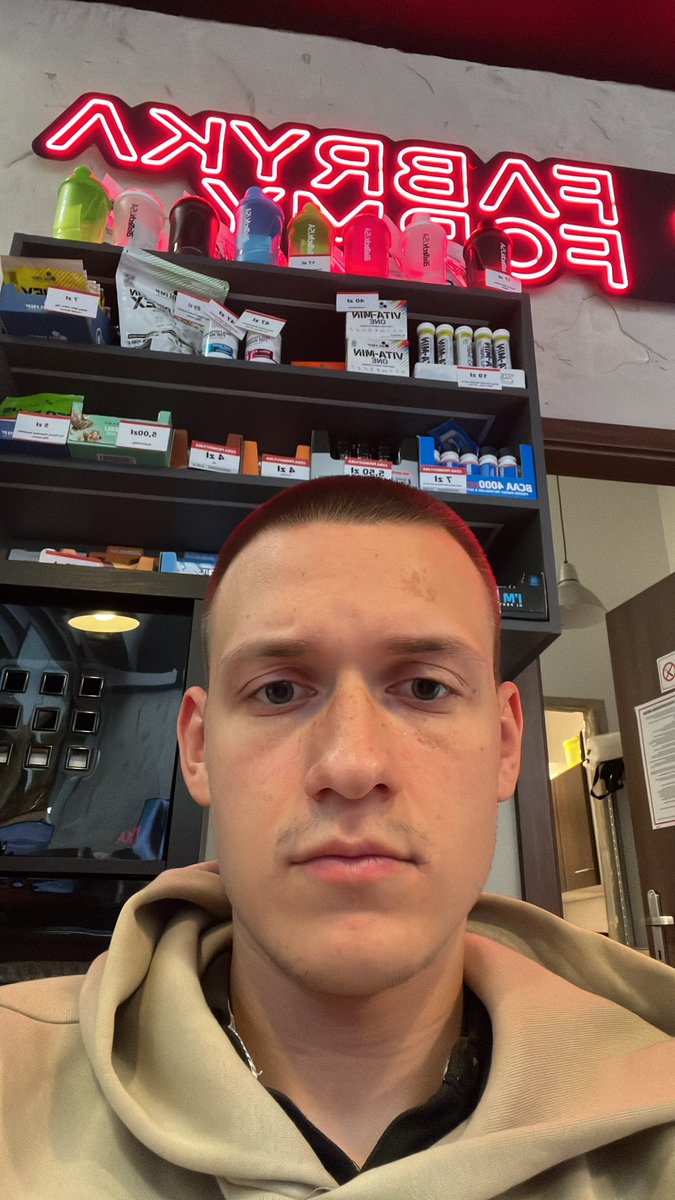 Kurwa nie byłem na to gotowy że 7 lat temu miałem 1 wina na solo, a teraz robię 12h zmianę w pracy