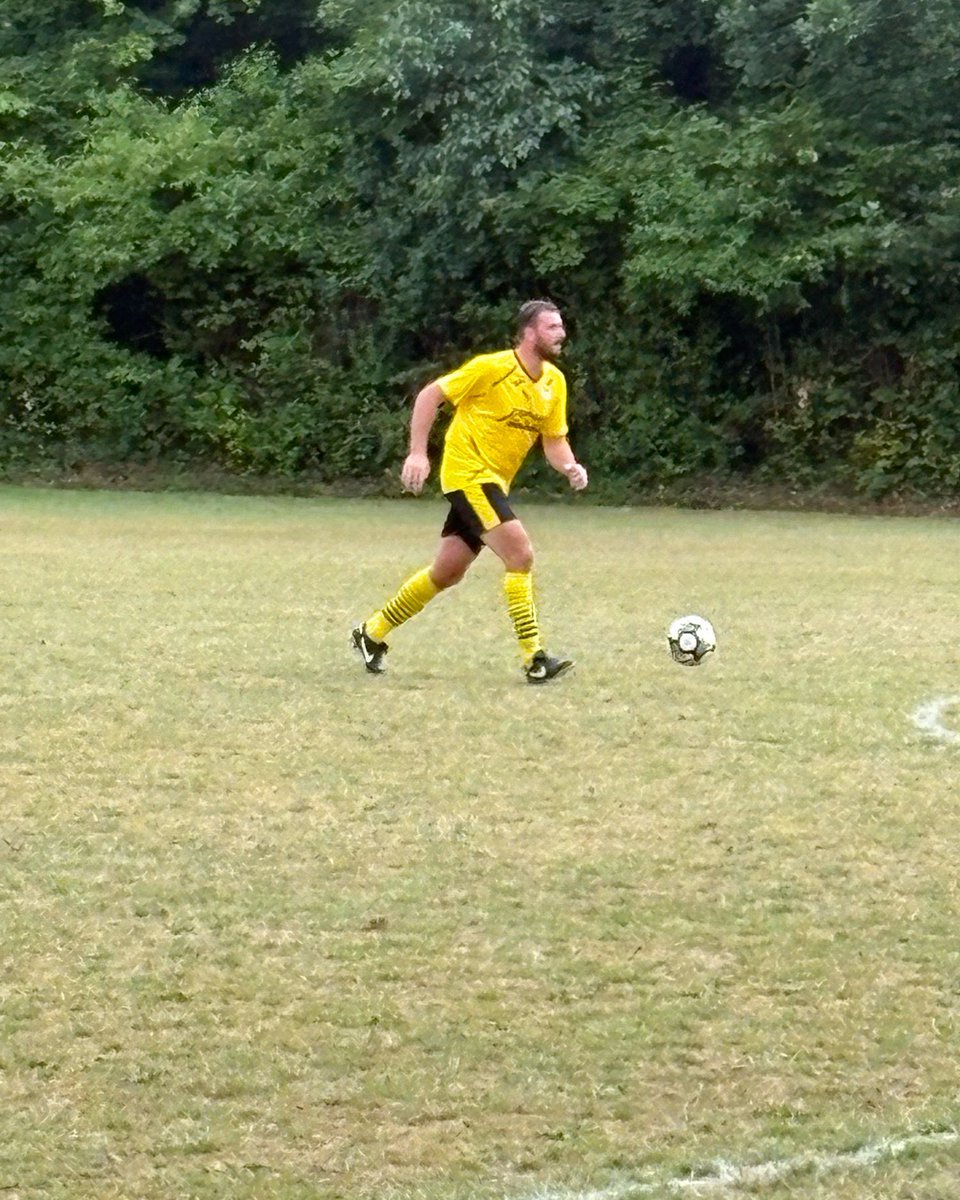 JARVISBROOKFC's tweet image. FT
Roffey 1-2 JBFC
More good minutes in the tank against a very good Roffey side.
Goals from two of our U18's, Golder on 43 and Miles on 82.
Next Up Shoreham away Tuesday night.