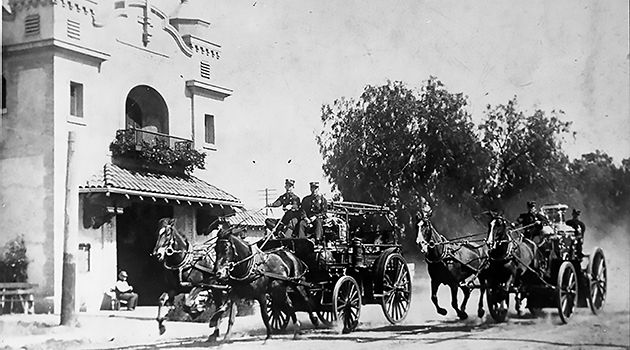 IAFFofficial's tweet image. 🔥 #OnThisDay in 1921, the horse era of the @lafd came to an end when the last horse-pulled engine was sent off to be motorized.
The retired horses traveled to city schools to help teach them about fire safety.