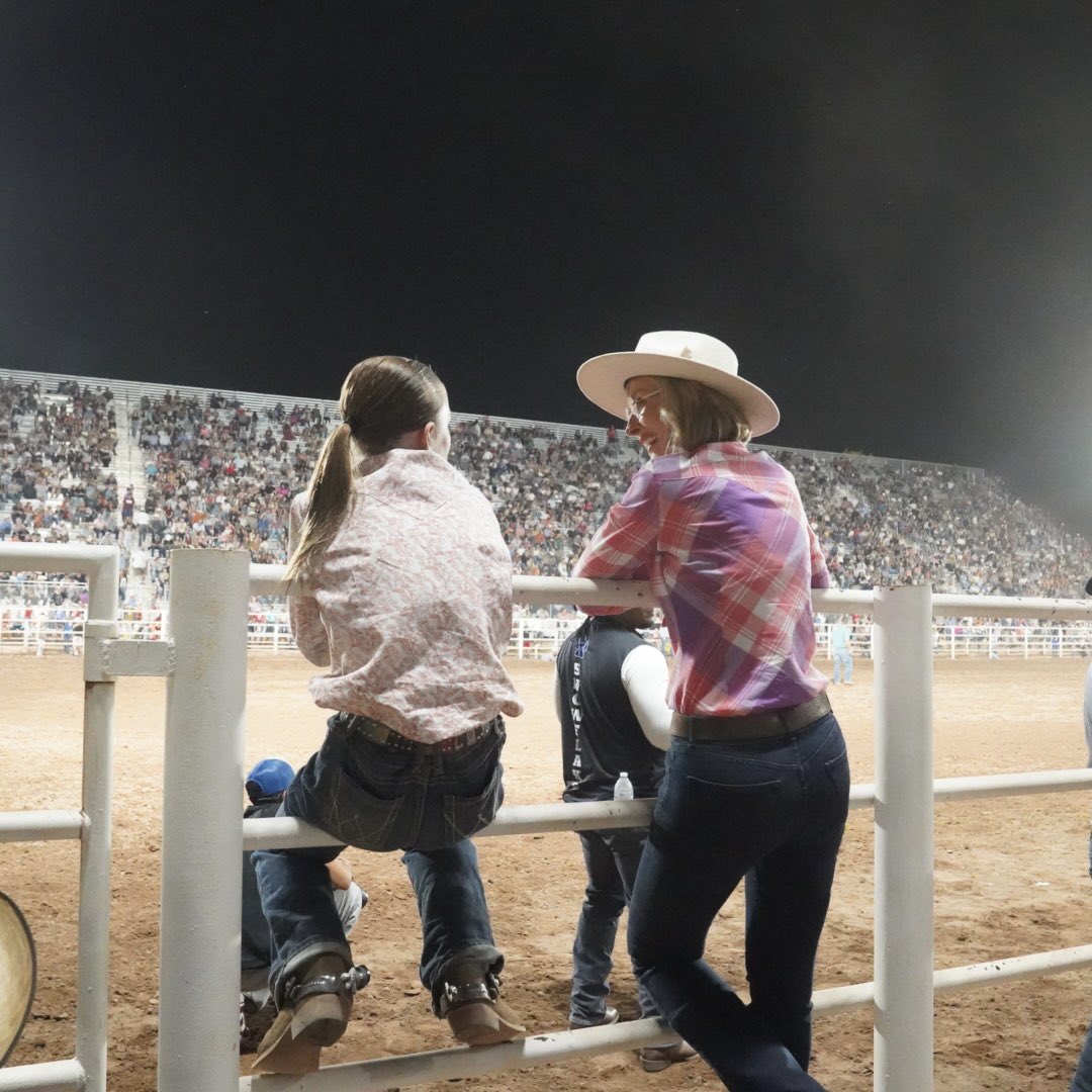 KTaylorRobson's tweet image. It was great to be at the Snowflake Rodeo last night! 🇺🇸