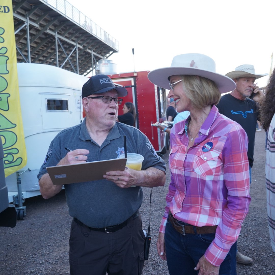 KTaylorRobson's tweet image. It was great to be at the Snowflake Rodeo last night! 🇺🇸