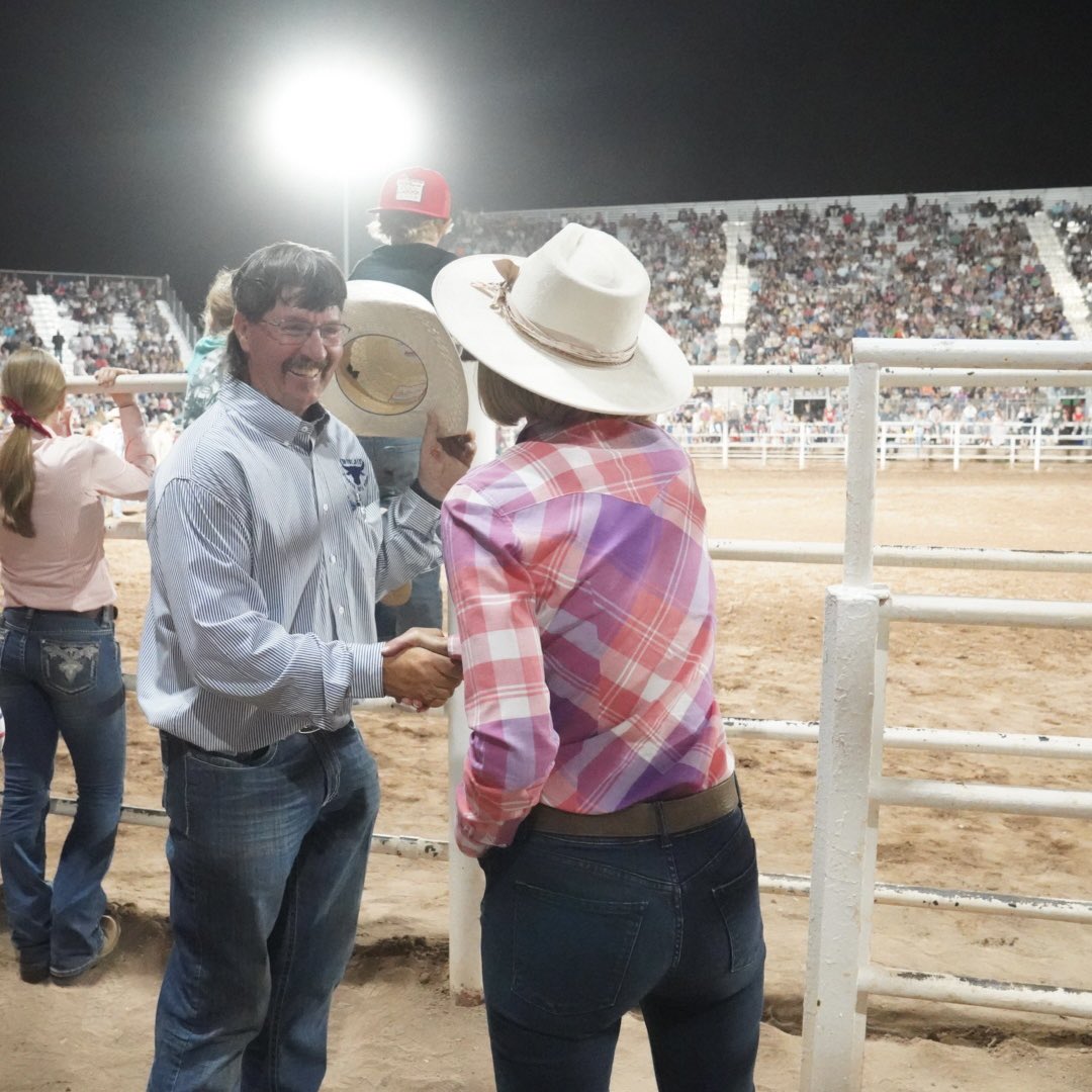 KTaylorRobson's tweet image. It was great to be at the Snowflake Rodeo last night! 🇺🇸