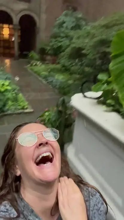 adultmomband's tweet image. IIIII FEEEEEL AS IF I AM LOOKING AT THE WORLD FROM THE BOTTOM OF A WELL