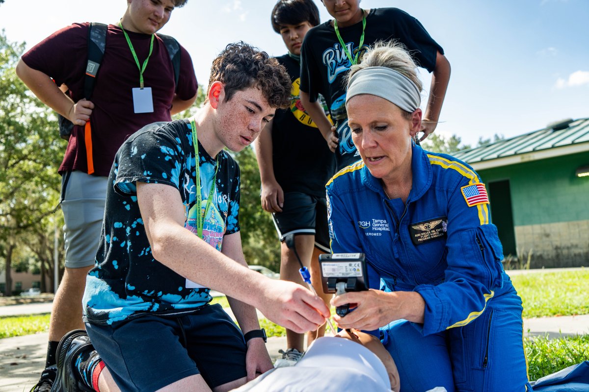 USouthFlorida's tweet image. This summer, hundreds of elementary, middle, and high school students participated in summer camps hosted by #USF Youth Experiences.🤘☀️
From robotics and biomedical engineering to Disaster Camp survival training, students enjoyed a summer full of fun, learning, and exploration.…