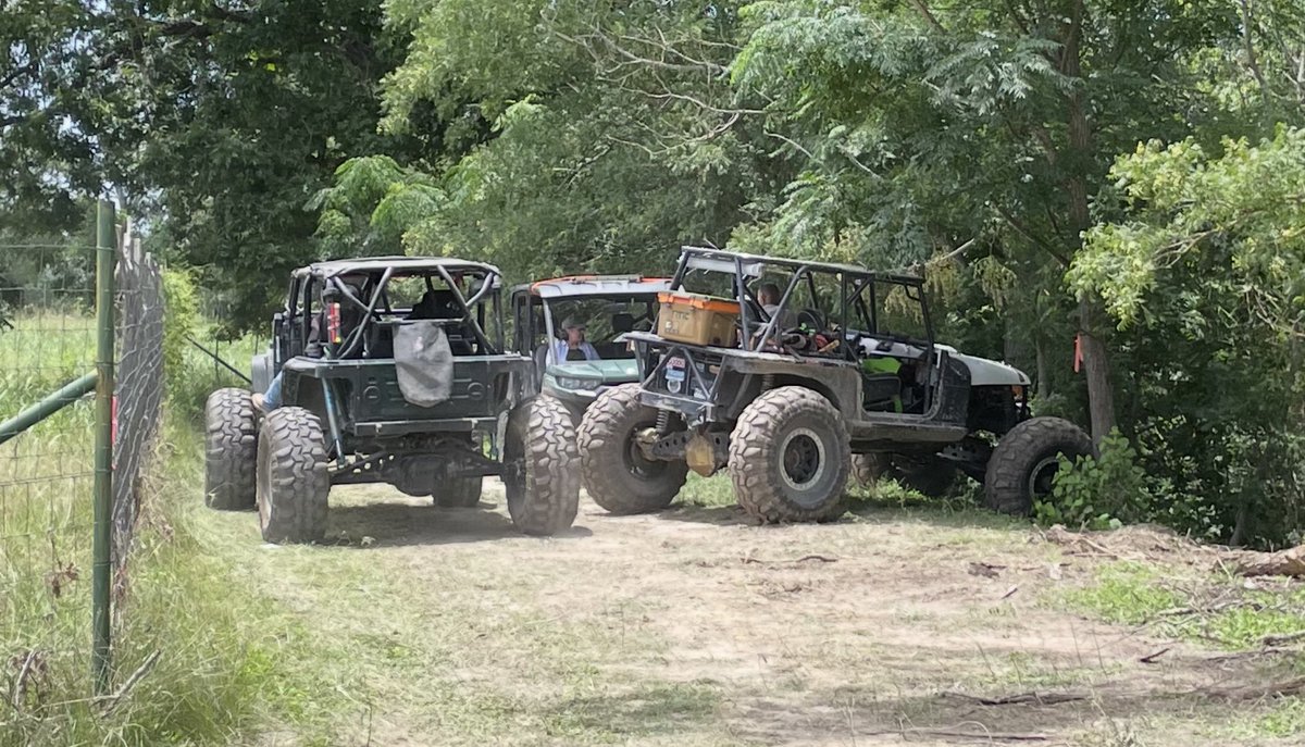 GeneralJaffey's tweet image. Big thanks to these rock crawler guys w/12k lb wenches, pulling out large timbers from the ravines. Absolutely awesome guys 👍