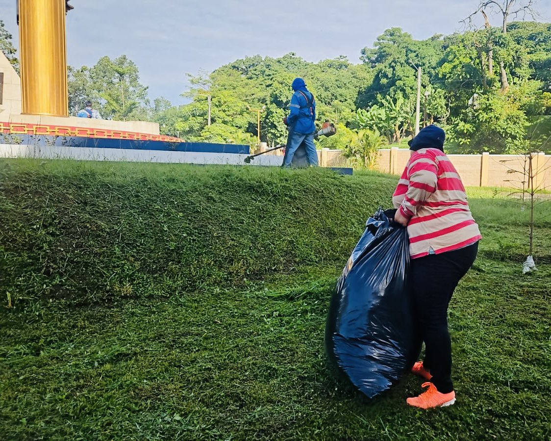 🌱👷🏽‍♂️Nuestro equipo de Mantenimiento de Bienes y Servicios Municipales está realizando labores de chapoda para que nuestros espacios verdes sigan siendo lugares limpios, seguros y agradables para disfrutar.

📍Ciudad Merliot 

#JornadaDeChapoda #EspaciosSeguros #TrabajoMunicipal