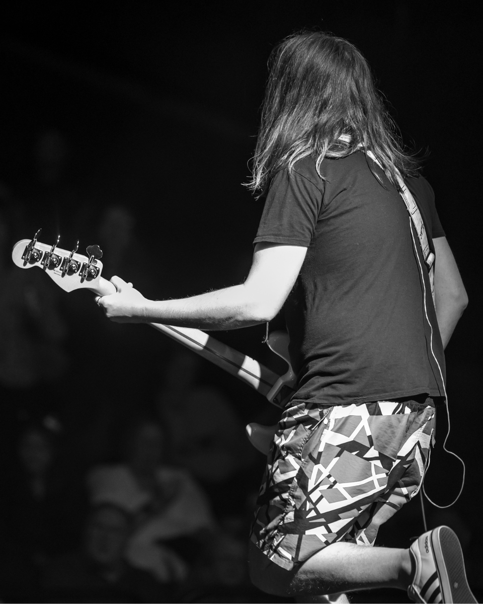 ℹ️🎸 Deacy Fact🎸ℹ️

Ronnie Holland has another fact for you…

John Deacon appeared on just one episode of the BBC's Pop Quiz show; it aired on the 7th May 1983.

John was on Team 2 with Jake Burns and Martin Kemp.

📷<a href="/DuncanJackphoto/">Duncan Jack Photo</a>

<a href="/OIQFC/">Queen Fan Club</a> #JohnDeacon #PopQuiz