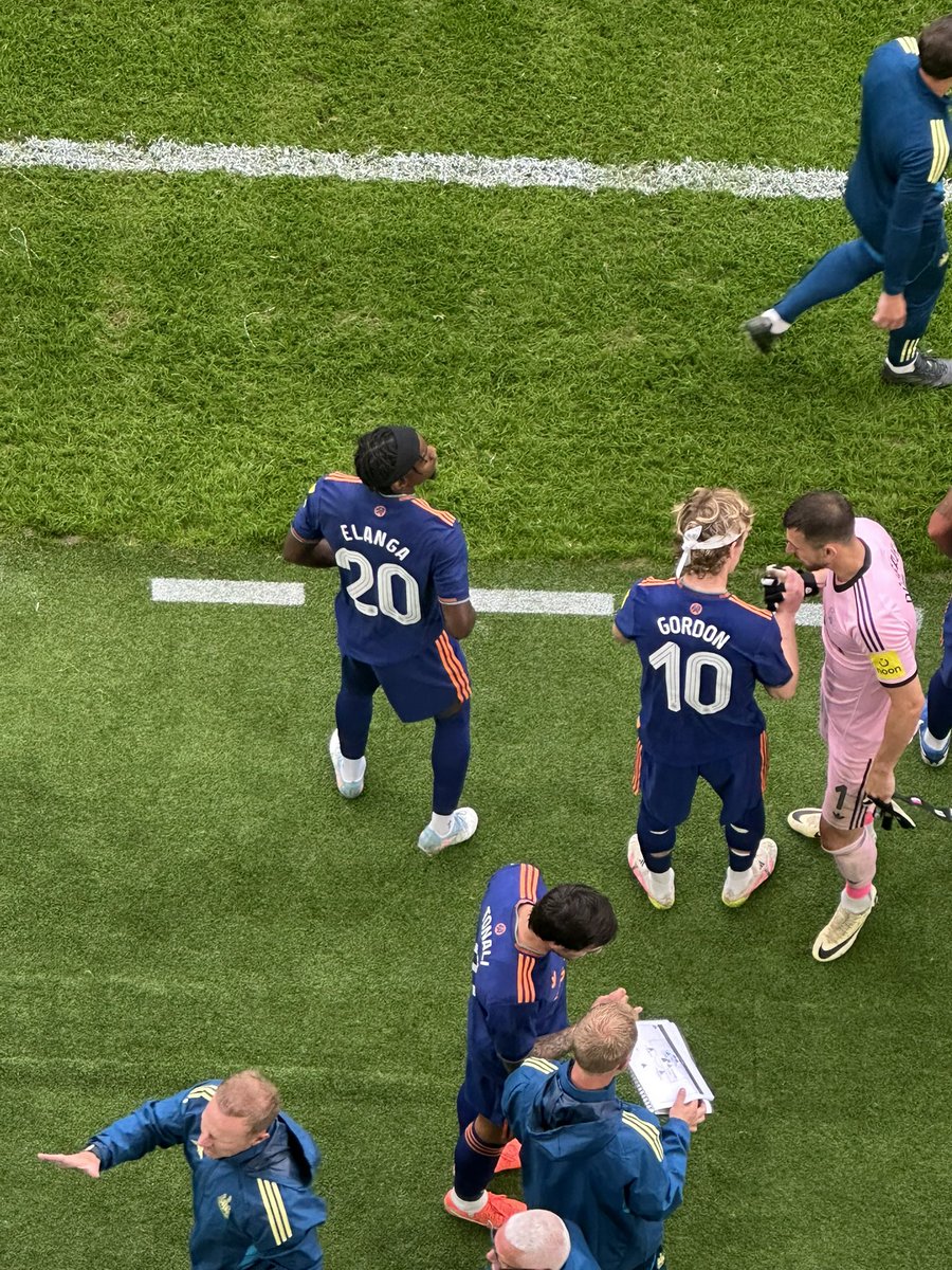 SkySports_Keith's tweet image. 🇸🇪 Anthony Elanga coming on to make his debut here with #NUFC 0-2 down.
Gordon & Tonali also on amongst a raft of subs…