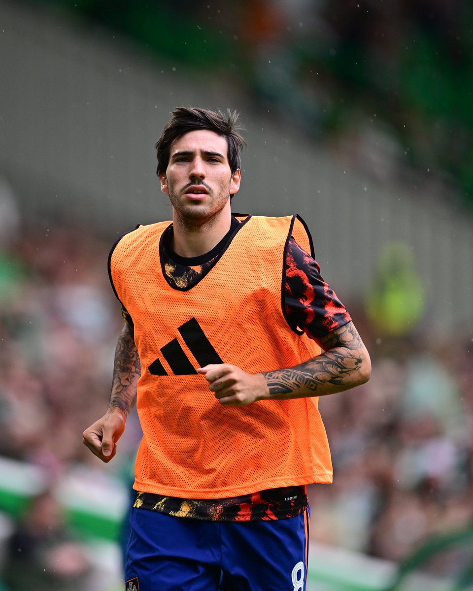 NUFC's tweet image. How we line-up for the second-half at Celtic Park:
1. Dúbravka
6. Lascelles
8. Tonali
10. Gordon
17. Krafth
18. Osula
20. Elanga
33. Burn
37. A. Murphy
40. White
67. Miley
HWTL! ⚫️⚪️