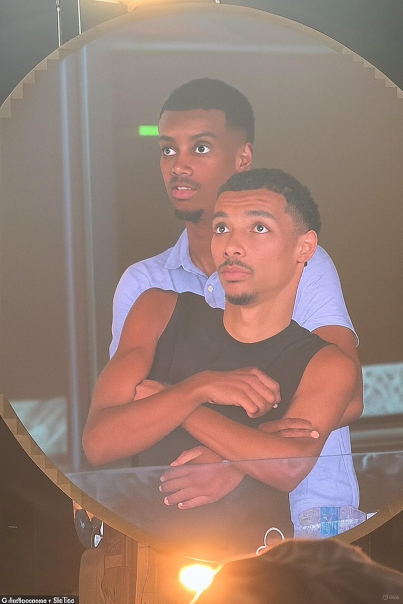 MrHubertLane's tweet image. Alexander Isak and Hugo Ekitike spotted watching Newcastle get torn apart by Celtic. #NUFC