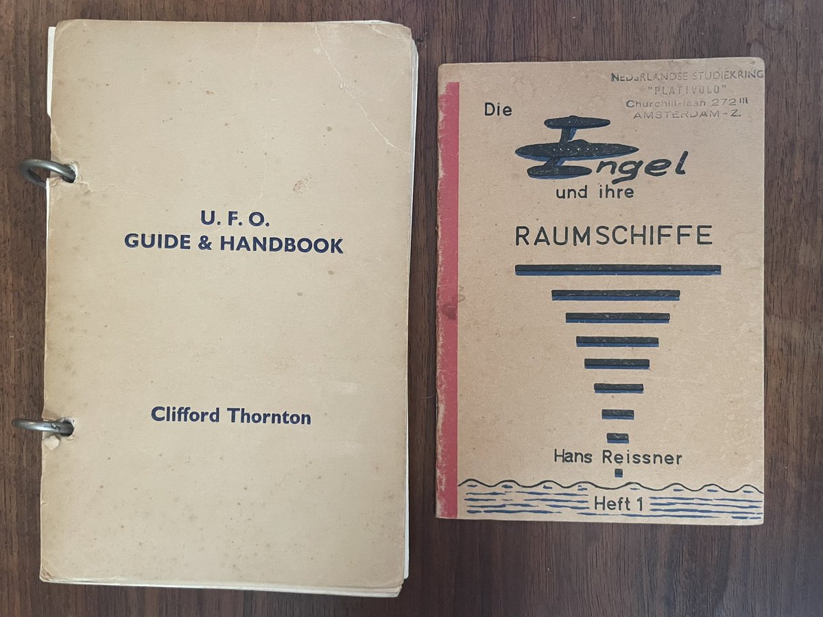 Somebody sent me a huge box of fifties and sixties ufo and contactee ephemera, among them these curious items. The booklet on the left is in German - which I can read - and is titled: ‘The Angels and their Spaceships’, published in 1960.