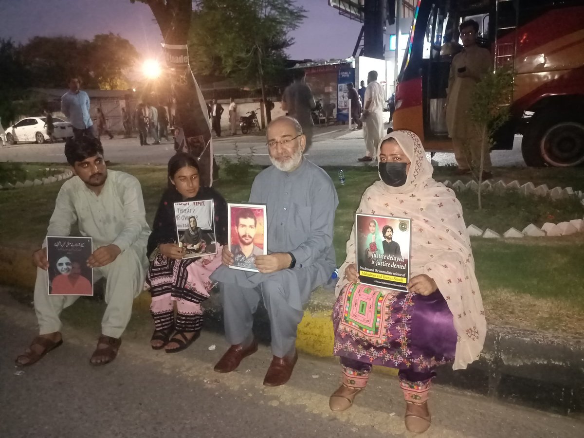 SenatorMushtaq's tweet image. بلوچ بیٹیوں کے ساتھ اسلام آباد پریس کلب کے سامنے۔
جبری گمشدگی نامنظور۔
جبری گمشدگان کو بازیاب کرو۔