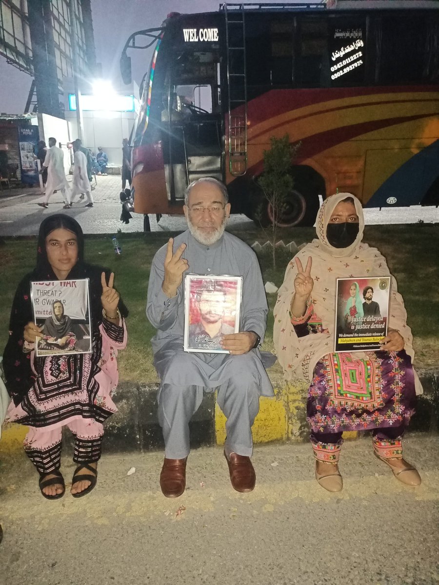 SenatorMushtaq's tweet image. بلوچ بیٹیوں کے ساتھ اسلام آباد پریس کلب کے سامنے۔
جبری گمشدگی نامنظور۔
جبری گمشدگان کو بازیاب کرو۔