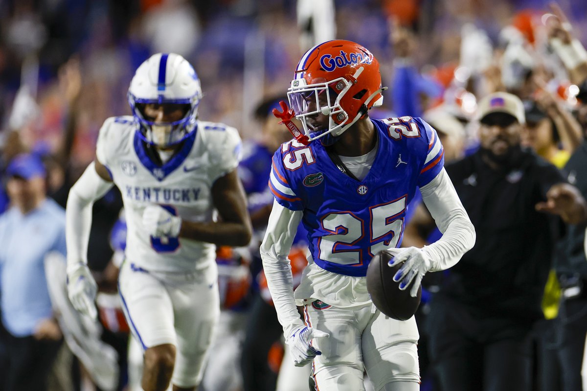 GrahamHall's tweet image. Florida head coach Billy Napier has routinely stated the Gators' roster is the best it's been since his arrival in Gainesville.
Florida's Blue-Chip Ratio backs up that assessment.
DETAILS:
247sports.com/college/florid…