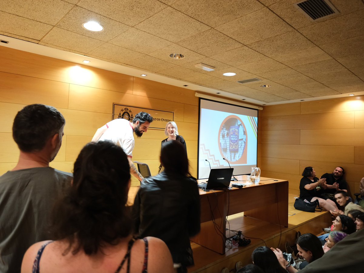 Lleno hasta la bandera y éxito rotundo en la presentación de La huella vikinga, de Laia San José, en el #celsius2025. No es para menos considerando la calidad de la obra