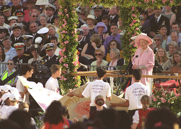 25YearsAgoLive's tweet image. A centennial birthday pageant is held for The Queen Mother at London’s Horse Guards Parade.
Prince Charles rides with his grandmother in a carriage.
The Queen Mother will turn 100 on 4 August.