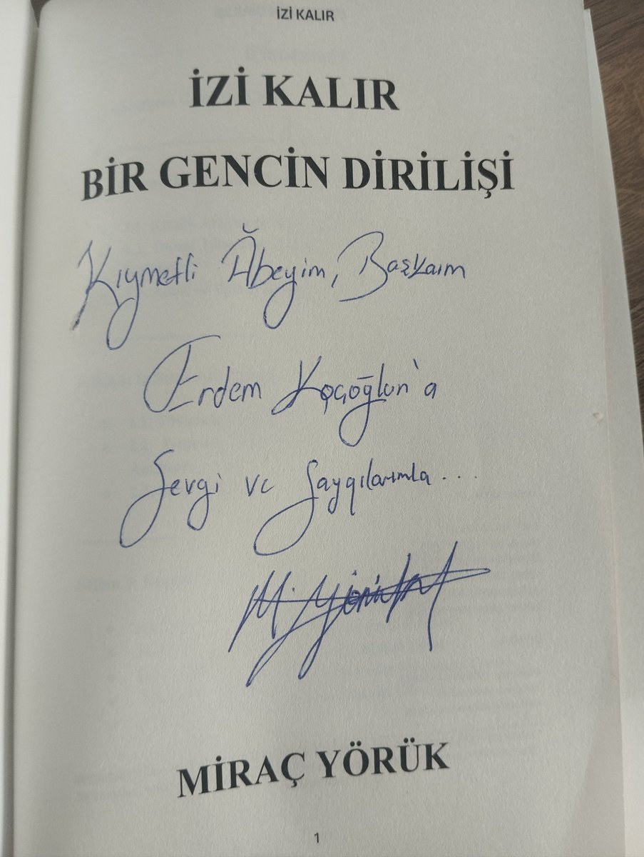 İzi Kalır

Genç yazar Miraç Yörük'ün kaleme aldığı "İzi Kalır: Bir Gençliğin Dirilişi" başlıklı kitabını kendisinden almak büyük bir keyif... 

Gençliğin; akleden, düşünen, yazan, yorumlayan bir gençlik olması hepimizin duası... 

Tebrikler genç yazar... İzi kalsın inşaAllah.