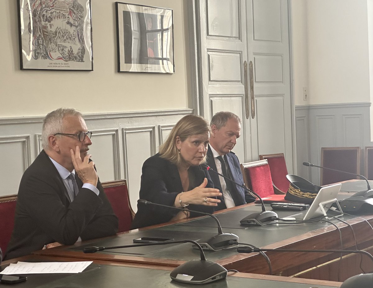 YaelBRAUNPIVET's tweet image. Face aux urgences économiques du monde agricole, avec @jrcazeneuve nous sommes venus réaffirmer notre entier soutien aux représentants des agriculteurs du Gers. Vous nourrissez la France, à nous de vous aider !