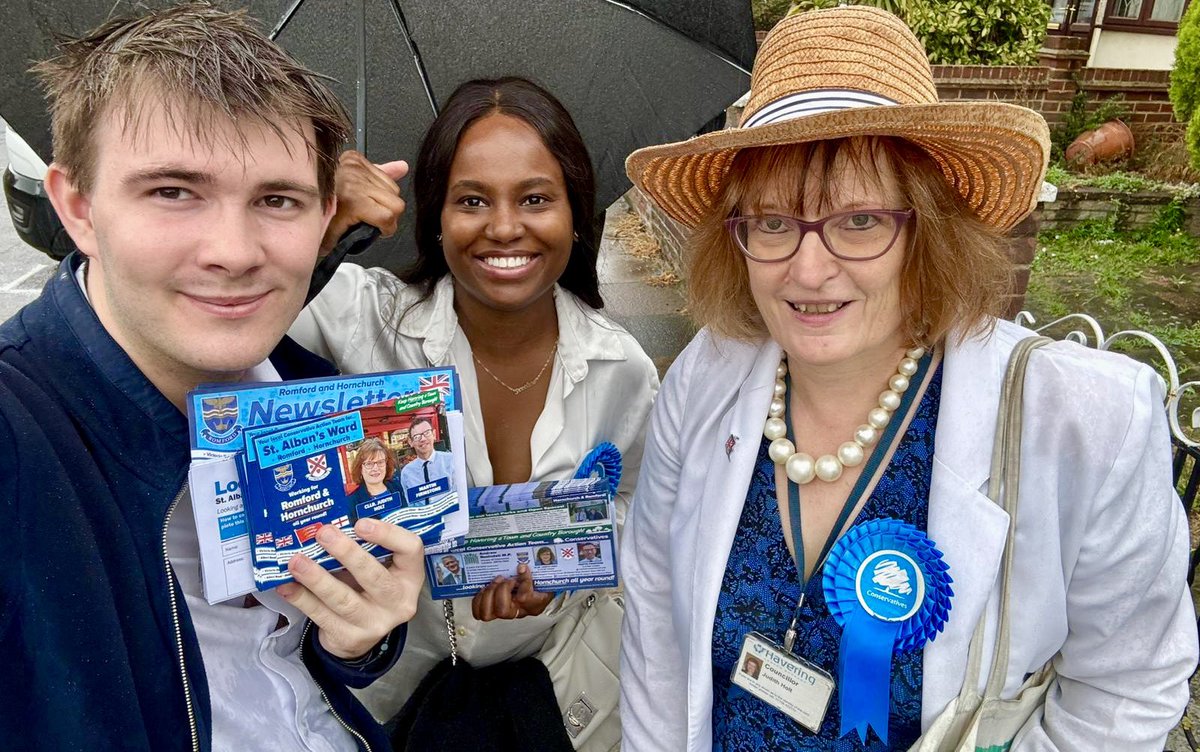 AndrewRosindell's tweet image. A swashbuckling day of campaigning in St. Alban's Ward, Romford today with hardworking councillor for the area, Cllr. Judith Holt and our new local candidate, Martin Firmstone, both of whom are fighting round the clock to look after our local community in south Romford and west…