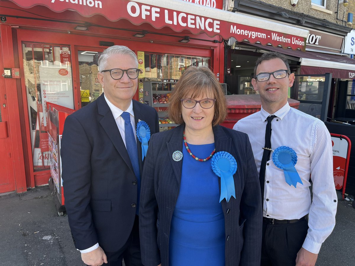 AndrewRosindell's tweet image. A swashbuckling day of campaigning in St. Alban's Ward, Romford today with hardworking councillor for the area, Cllr. Judith Holt and our new local candidate, Martin Firmstone, both of whom are fighting round the clock to look after our local community in south Romford and west…