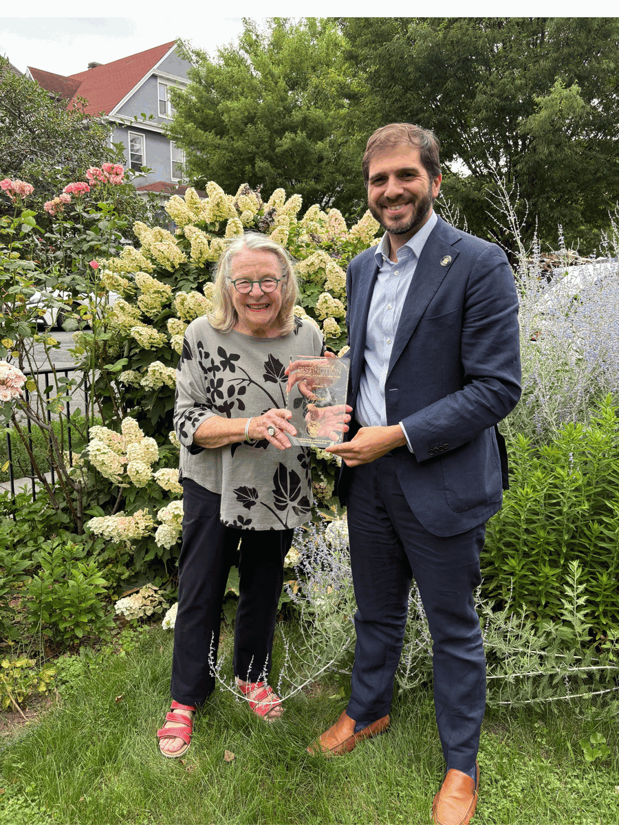 Sen_Gounardes's tweet image. I was honored to present the 2025 NYS Woman of Distinction Award for District 26 to Tupper Thomas. Tupper has dedicated her career to improving public spaces & fostering community engagement, leaving a lasting impact on New York City’s parks & civic life: loom.ly/Ui7Scqg