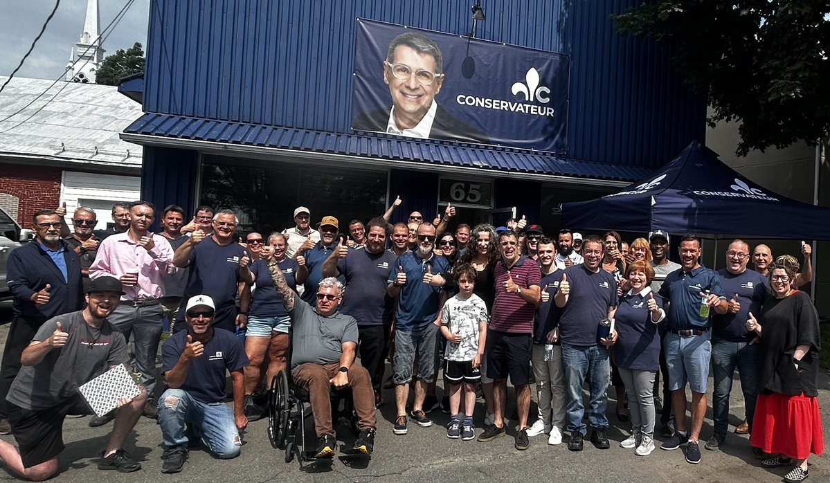 E_Duhaime's tweet image. Encore un beau samedi de porte-à-porte à Princeville et Plessisville.
Merci à tous nos bénévoles.
Une élection se gagne une porte à la fois.
Le message du changement va cogner à votre porte!
#Arthabaska #DuhaimeDuVrai