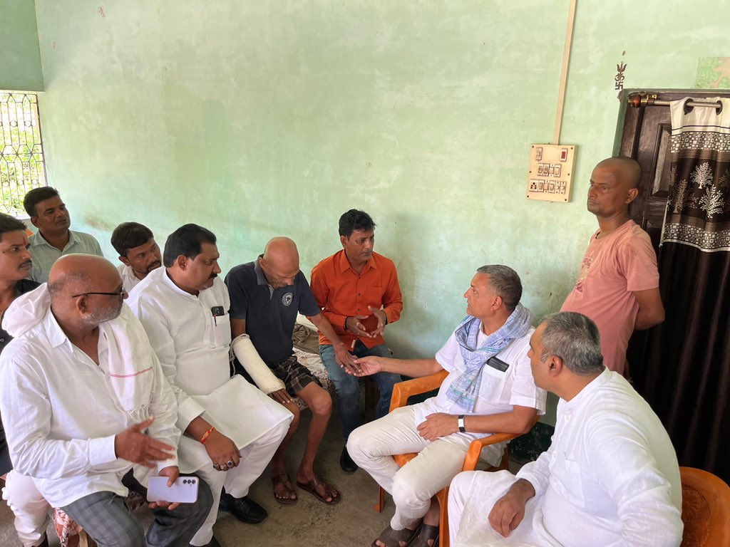 _Sudhaker_singh's tweet image. सीवान जिला के मलमलिया में घटित दुःखद हत्याकांड में पीड़ित परिवार से मिला…