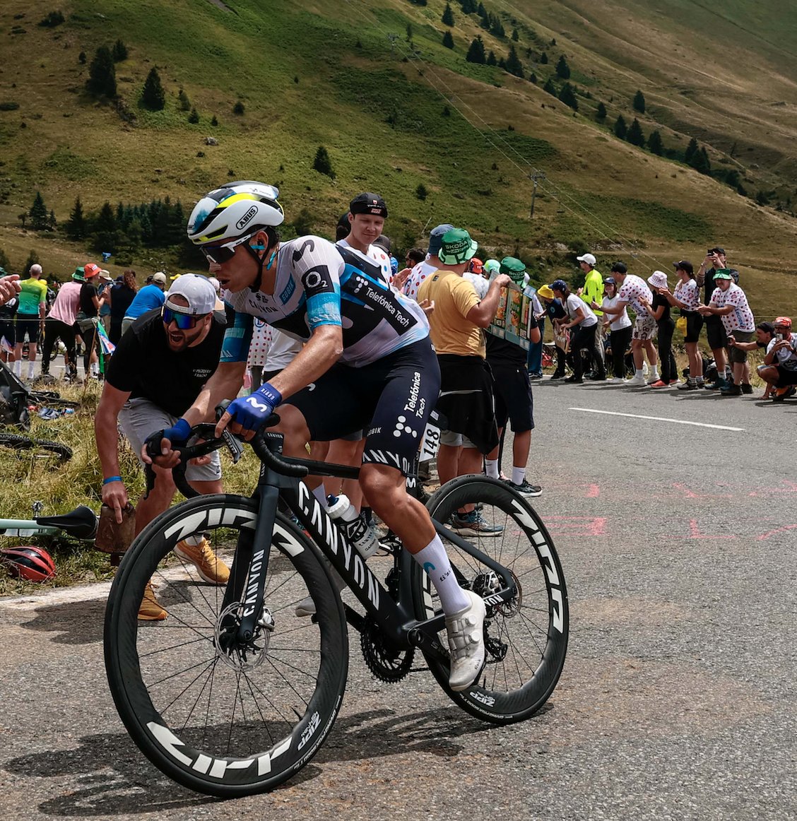 Movistar_Team's tweet image. 🇫🇷 💛 #TDF2025 – Etapa 14 🏁
Jornada épica en los Pirineos, con un encadenado legendario: Tourmalet, Aspin, Peyresourde y final en Superbagnères.
En un día también marcado por la lluvia, que añadió aún más dureza al recorrido. Nuestros chicos lo dieron todo para meterse en la…