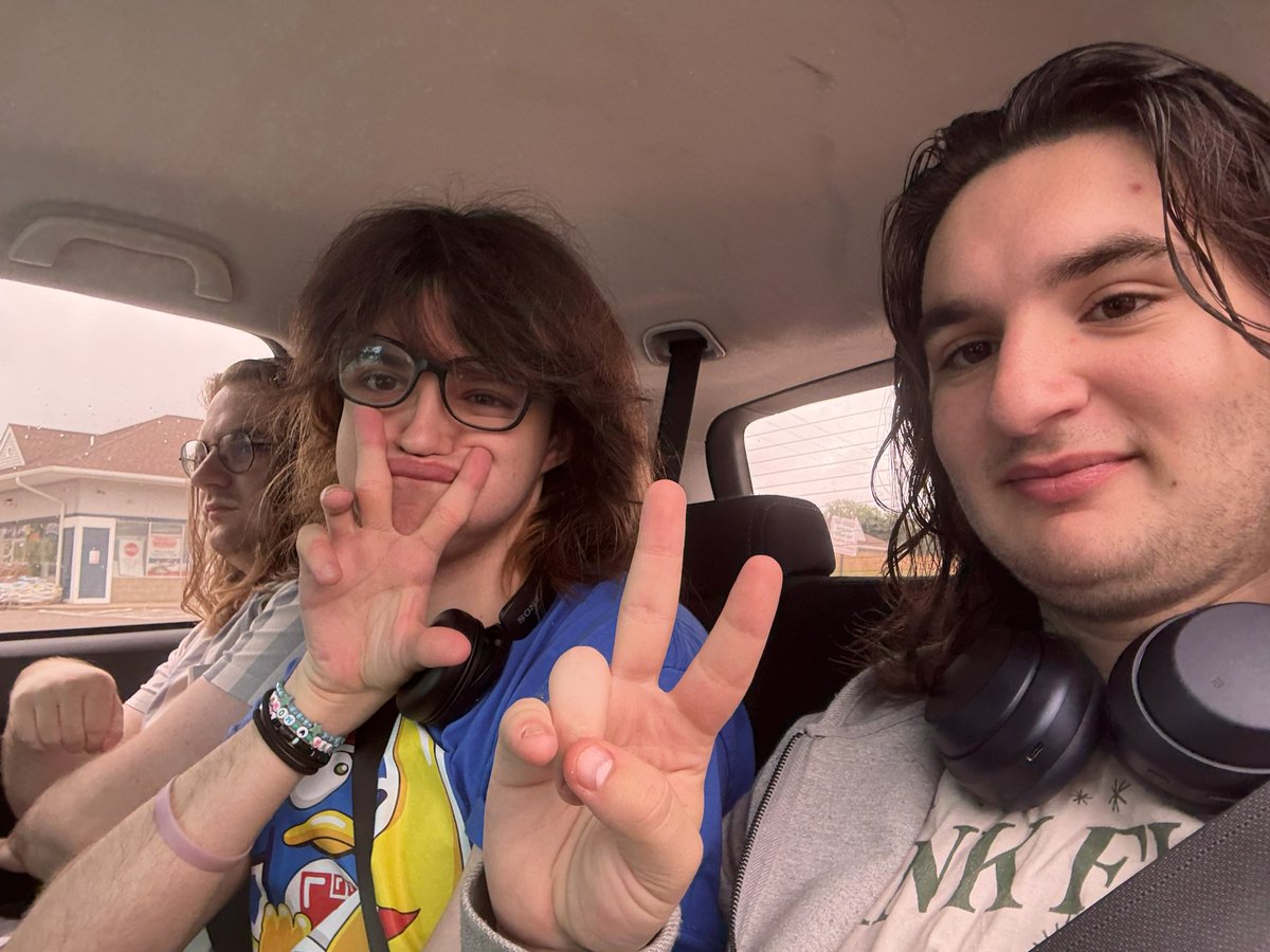 SrirachaSSB's tweet image. ama for me, max, lukas, zach and aaron on the way towards wisconsin