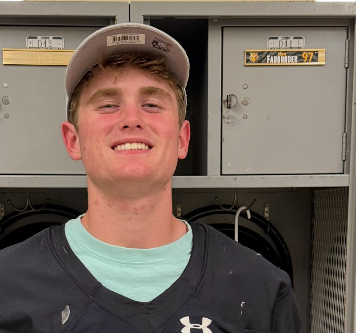 TrevorFaughnder's tweet image. Thank you to @qbdietz, @MasonEspinosa1, @ScottSrnka and @CoachDarden_ for another great visit to @DePauwTigersFB ! Enjoyed learning more about the program and team culture from both the coaches and players perspectives. Thankful my Grandma could make the tour this time.…