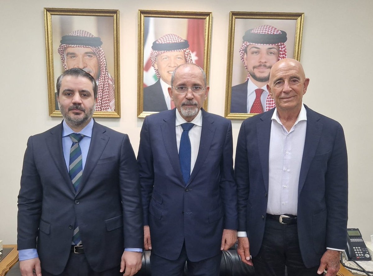 USEmbassySyria's tweet image. Amman, July 19, 2025 - Deputy Prime Minister and Minister of Foreign Affairs Ayman Safadi, Syrian Foreign Minister Asaad Al-Shaibani, and U.S. Special Envoy for Syria Thomas Barrack held a trilateral meeting today to discuss the situation in Syria and efforts to stabilize the…