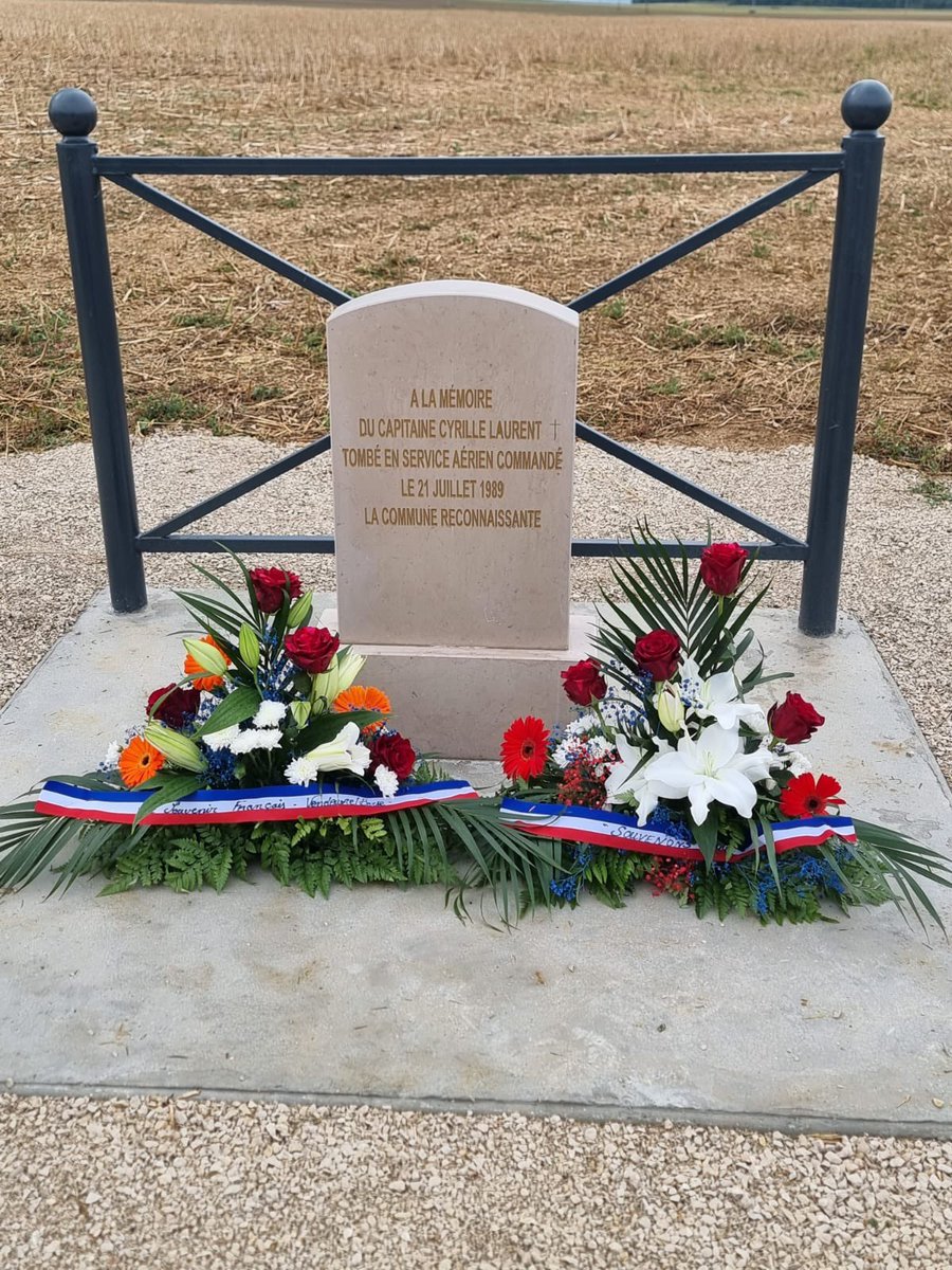 jordan_guitton's tweet image. 📍J'étais ce matin à Vendeuvre-sur-Barse pour inaugurer la stèle en hommage au capitaine Cyrille Laurent décédé en 1989. ✂️
🫡 Il a fait preuve de courage pour épargner les habitants de la commune. Je tiens à remercier la famille du défunt pour leur témoignage émouvant. 🙏…