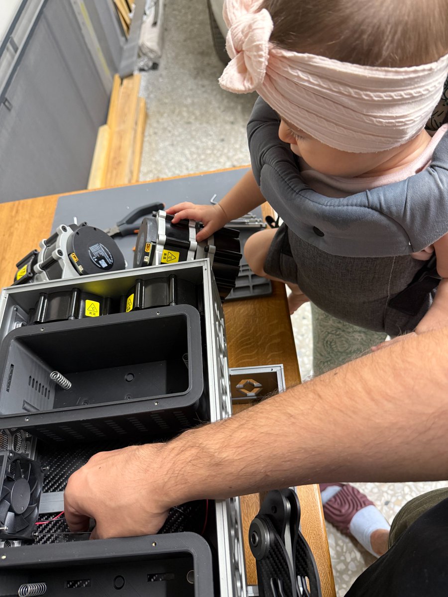 suren_at's tweet image. weekend update: &quot;Dad, this actuator isn&apos;t working, I told you&quot;