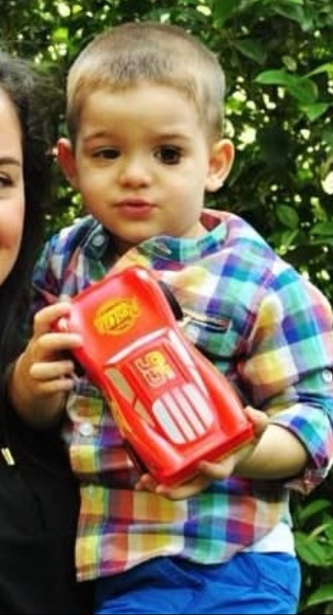 Herkes Ahmet hakkında bir bilgi paylaşsınki bilmeyenler meleğimizi tanısın ben başlıyorum en sevdiği renk MAVİ