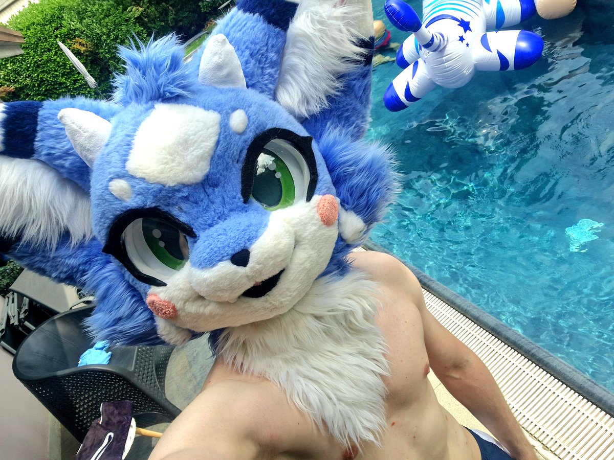 Still hot! Pool time with the boys! :3 ☀️☀️