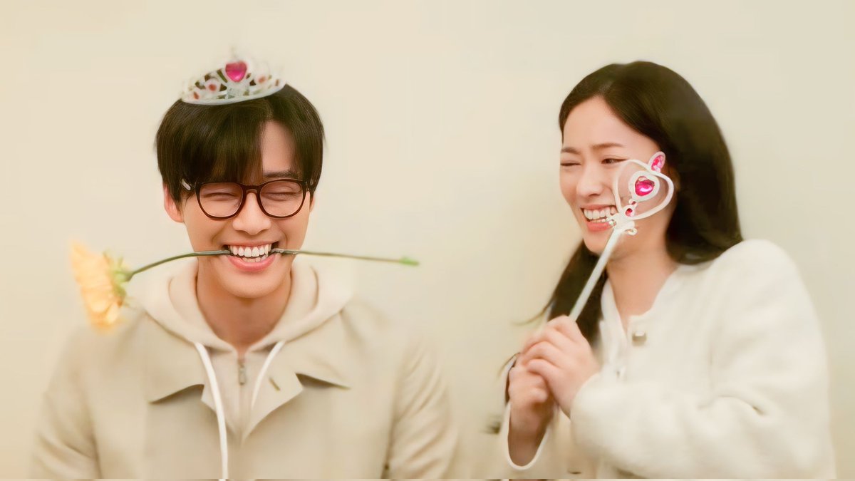 ABnozu's tweet image. Final qualification 1000/10
love for life
The here and now
Forgiveness, liberating
light without luggage when I leave
Are we happy? We have done happily someone?
humanism
Cinema, art, an excellent script
performances ☀️🔥👑
#OurMovie
#JeonYeoBeen #NamKoongMin