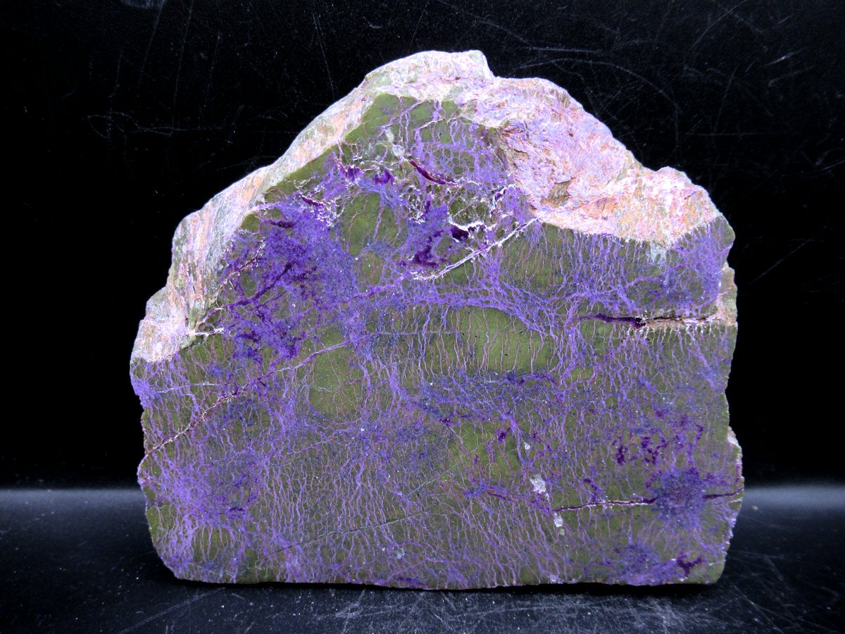 💜💚 Rare combo alert! Natural Stichtite with Tasmanite/Atlantasite from South Africa — polished on one side, raw on the other!
Measures 3.74″ 
Shop this energetic beauty👇
🔗 prehistoricfossils.com/product/sticht…

#Stichtite #Atlantasite #Tasmanite #CrystalHealing #MineralCollectors #south