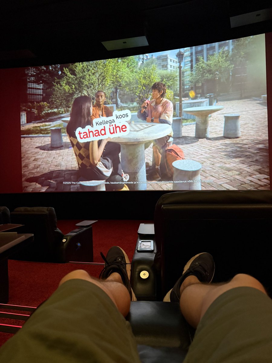 Пришел смотреть кино лёжа