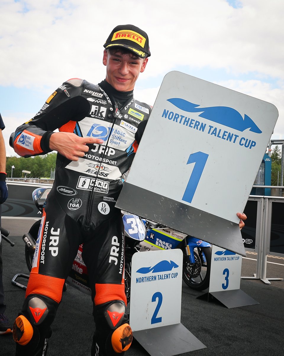 northerntalentc's tweet image. WHAT A RACE! ๐คฏ
๐ฅ Fynn Kratochwil ๐ฉ๐ช
๐ฅ Tobias Kitzbichler ๐ฆ๐น
๐ฅ Alessandro Binder ๐จ๐ญ
#RoadToMotoGP ๐