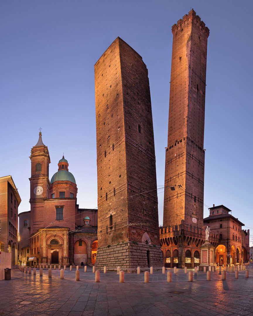 archi_tradition's tweet image. Two Towers of Bologna, Italy 🇮🇹