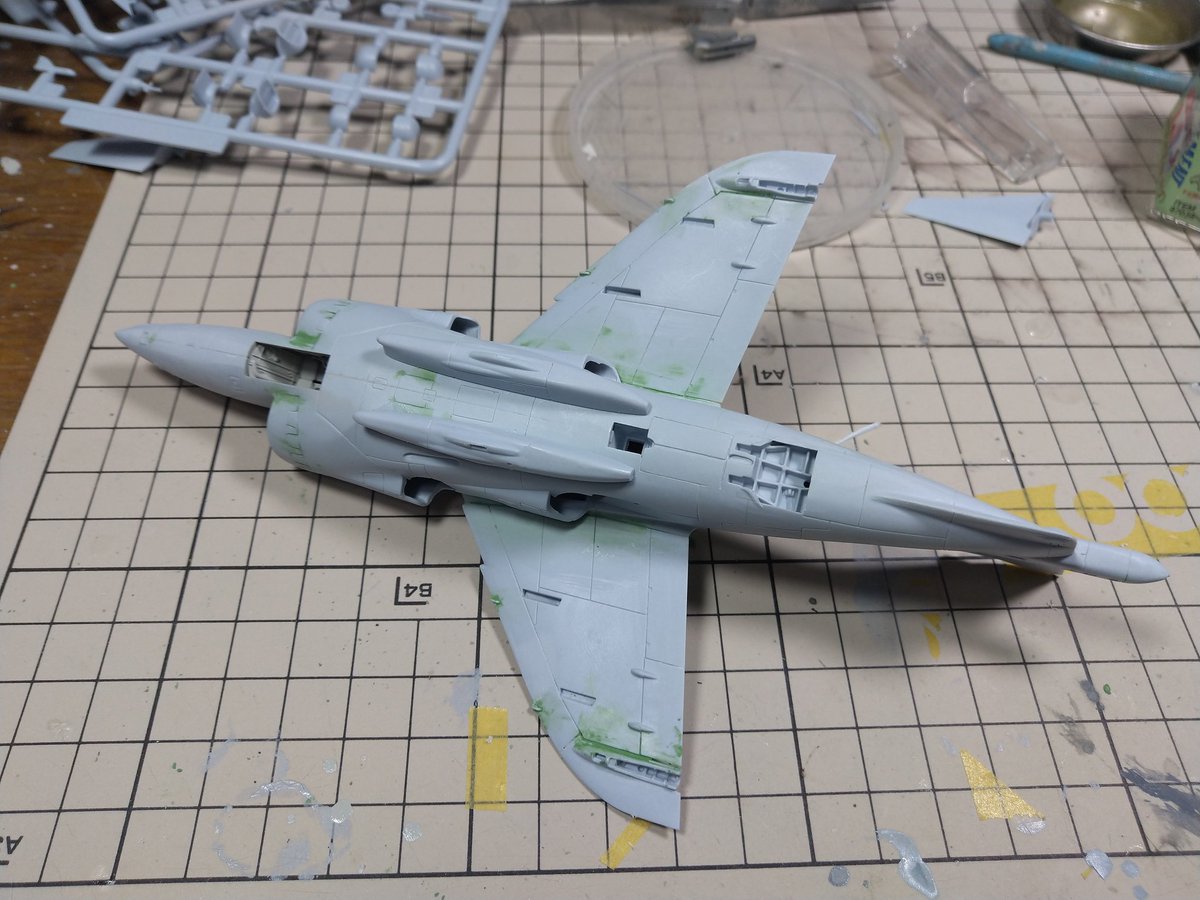 zvl00680's tweet photo. 今週は、早々にGT7を諦め、模型に集中したお陰でサフの一歩手前まで進みました。
なんか来週もアプデあるみたいなんでこのまま今月中に塗装に入りたい。
#AV8A
#模型製作 https://t.co/l5Is0RzoCm