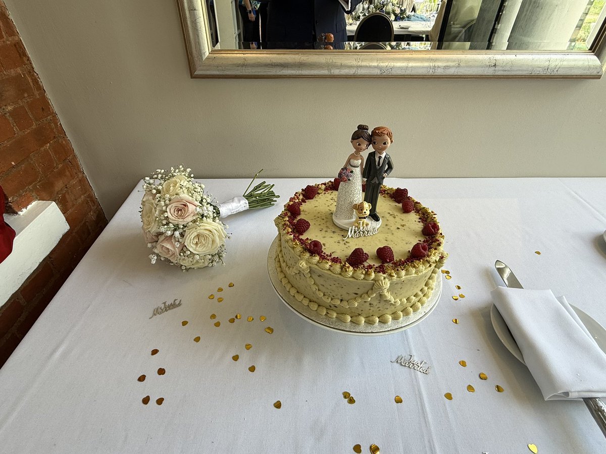 haqpr1963's tweet image. 21 years we have been together.
We have had our ups and downs, but she is my rock, the person who makes me whole, the love of my life and now she is my wife.
I guess now we really are that old married couple who feed the pigeons in the park/on the beach♥️