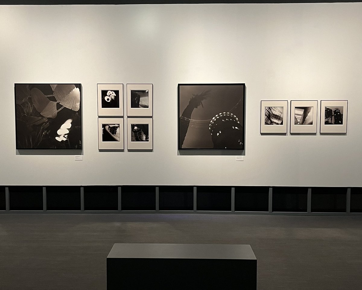 XavierAntich's tweet image. Barcelona de nit com mai l’has vist. Extraordinària exposició del gran Manel Esclusa, un dels fotògrafs de més talent de la generació del 50, amb fotografies dels deu districtes de la ciutat. “Les formes que mouen l’existència”, a l’Arxiu Fotogràfic de Barcelona (Entrada lliure).