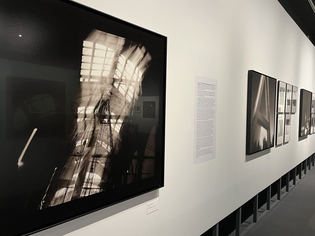 XavierAntich's tweet image. Barcelona de nit com mai l’has vist. Extraordinària exposició del gran Manel Esclusa, un dels fotògrafs de més talent de la generació del 50, amb fotografies dels deu districtes de la ciutat. “Les formes que mouen l’existència”, a l’Arxiu Fotogràfic de Barcelona (Entrada lliure).