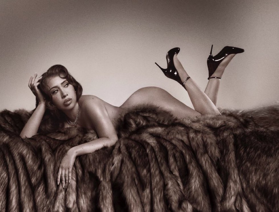 chartkali's tweet image. Top Kali Uchis’s songs on Spotify:
#1. “See You Again” — 2.486B
#2. “telepatía” — 1.451B
#3. “Get You” — 1.389B
#4. “Moonlight” — 1.000B
#5. “After The Storm” — 809M