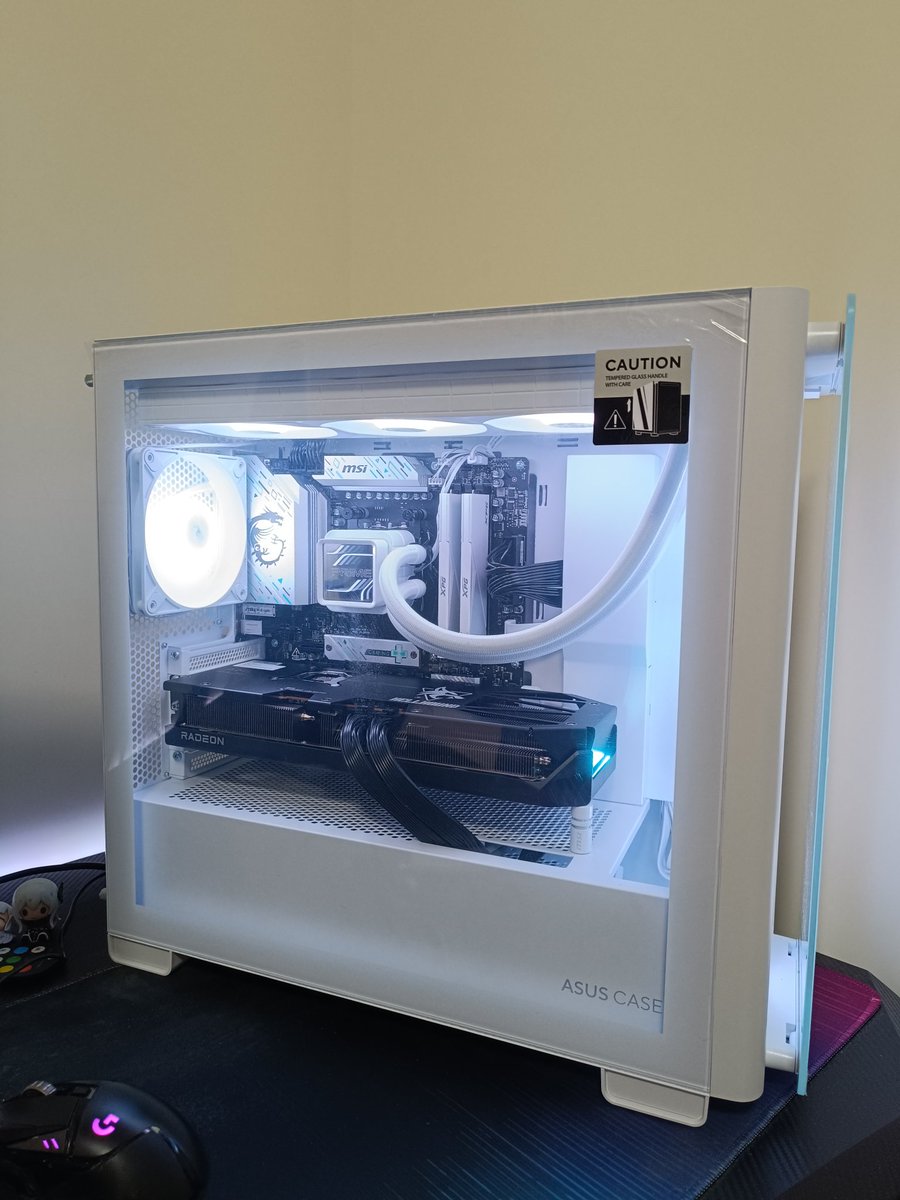 感謝j team把拔出借給我一台電腦，很帥很亮✨