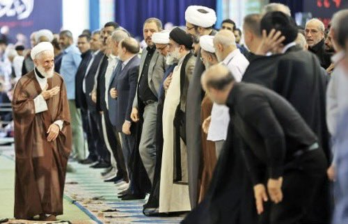 EtemadDaily's tweet image. 💢«اعتماد» از نماز جمعه این هفته تهران گزارش میدهد
🔸بازتابهای حضور صدیقی
✍🏻@simajpg
🔍درباره حضور كاظم صديقي در نماز جمعه روز گذشته و دعوت مردم به تقوا در لینک زیر بخوانید
etemadnewspaper.ir/fa/main/detail…
