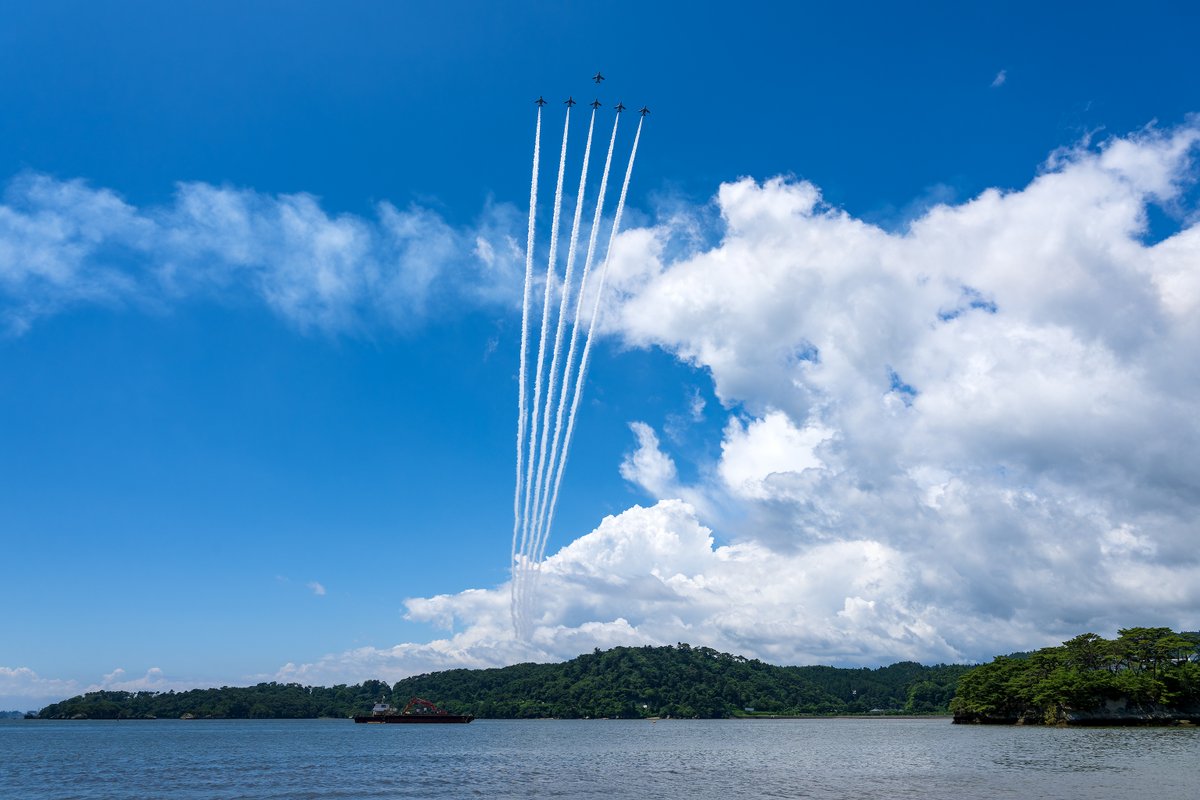 ArgusGOLD's tweet image. 2023/07/20
日本三景の日記念行事 事前訓練
Nikon Z9 + NIKKOR Z 24-70mm f/4 S, 1/1250, F8, ISO200
前日、前線が日本海沿岸から宮城県付近に伸び、石巻で74mm、鹿島台で82mmの降雨量を記録。松島湾の水はかなり濁っていました
#ブルーインパルス
#日本三景の日