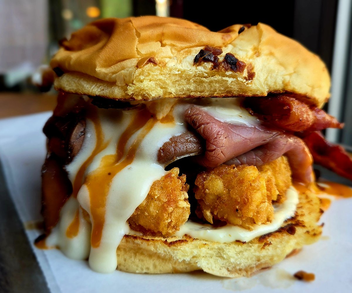 Block16Omaha's tweet image. Beef n cheddhead. House roast beef slow roasted, shaved, soaked in jus and piled high on a toasty onion bun with horseradish mayo, English cheddar wiz, Dorothy Lynch, crispy bacon and tots. Last day for lobster corn chowda. Get down here!!!